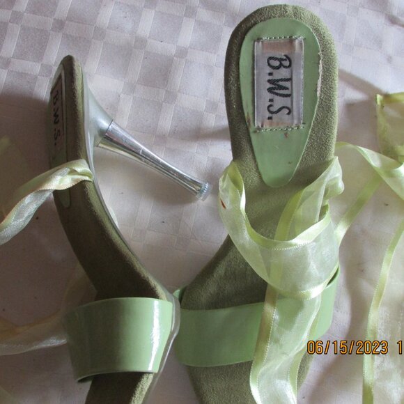 Sexy heels with satin ribbons hugging your leg, light lime green - Picture 3 of 6